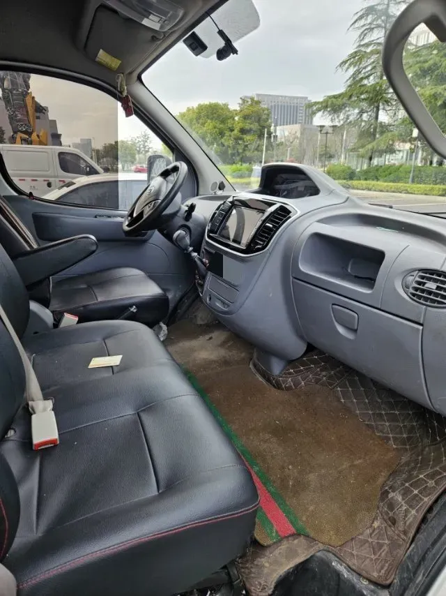 2021 MAXUS XinTu V80 2.0T 139HP L4 6MT,autocango,china used car exporter,china ev exporter,chinese used car exporter,chinese used ev exporter