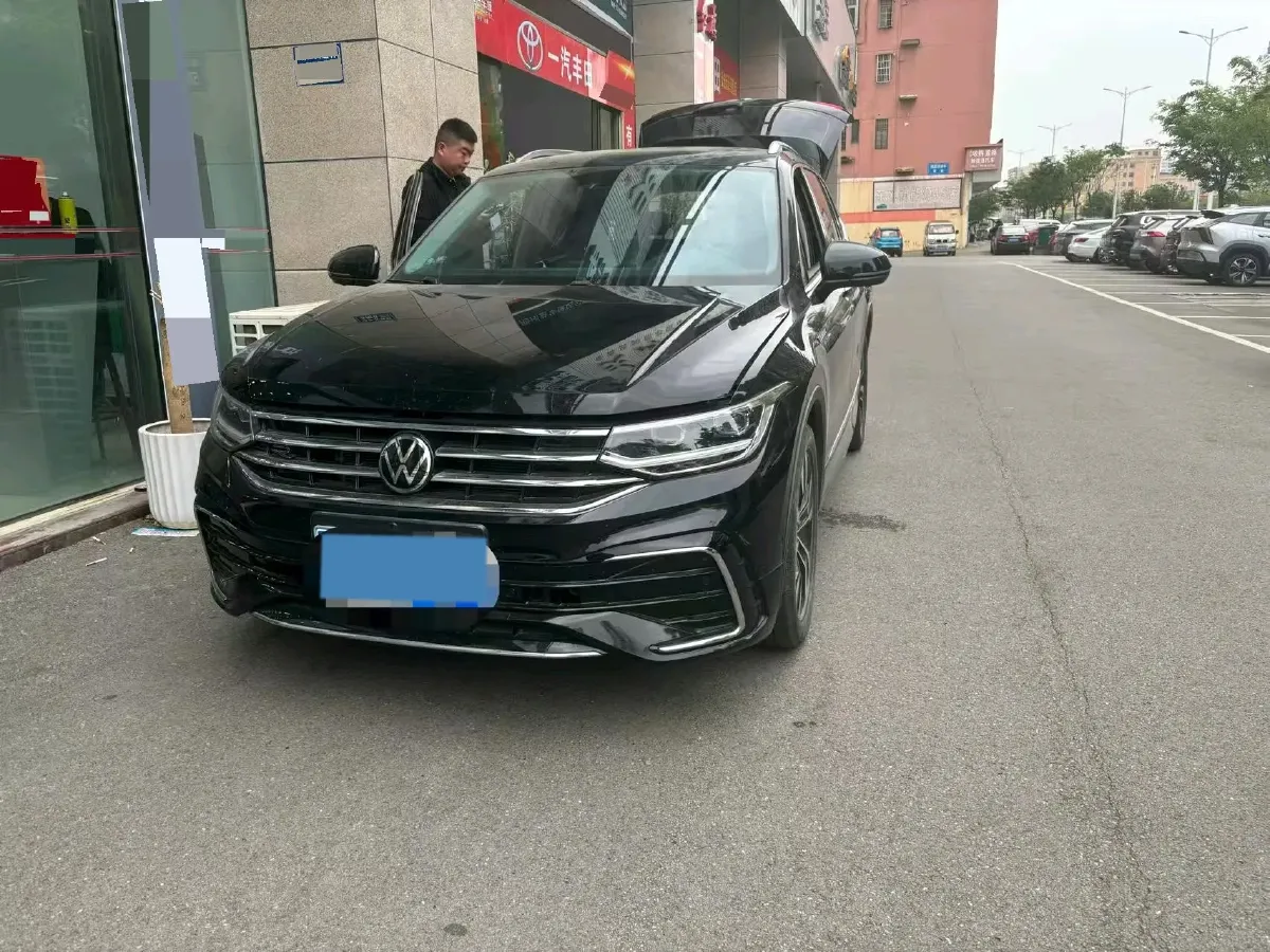 2024 Volkswagen Tiguan L 2.0T 186HP L4 7DCT,autocango,china used car exporter,china ev exporter,chinese used car exporter,chinese used ev exporter