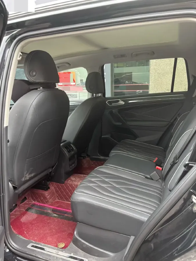 2024 Volkswagen Tiguan L 2.0T 186HP L4 7DCT,autocango,china used car exporter,china ev exporter,chinese used car exporter,chinese used ev exporter