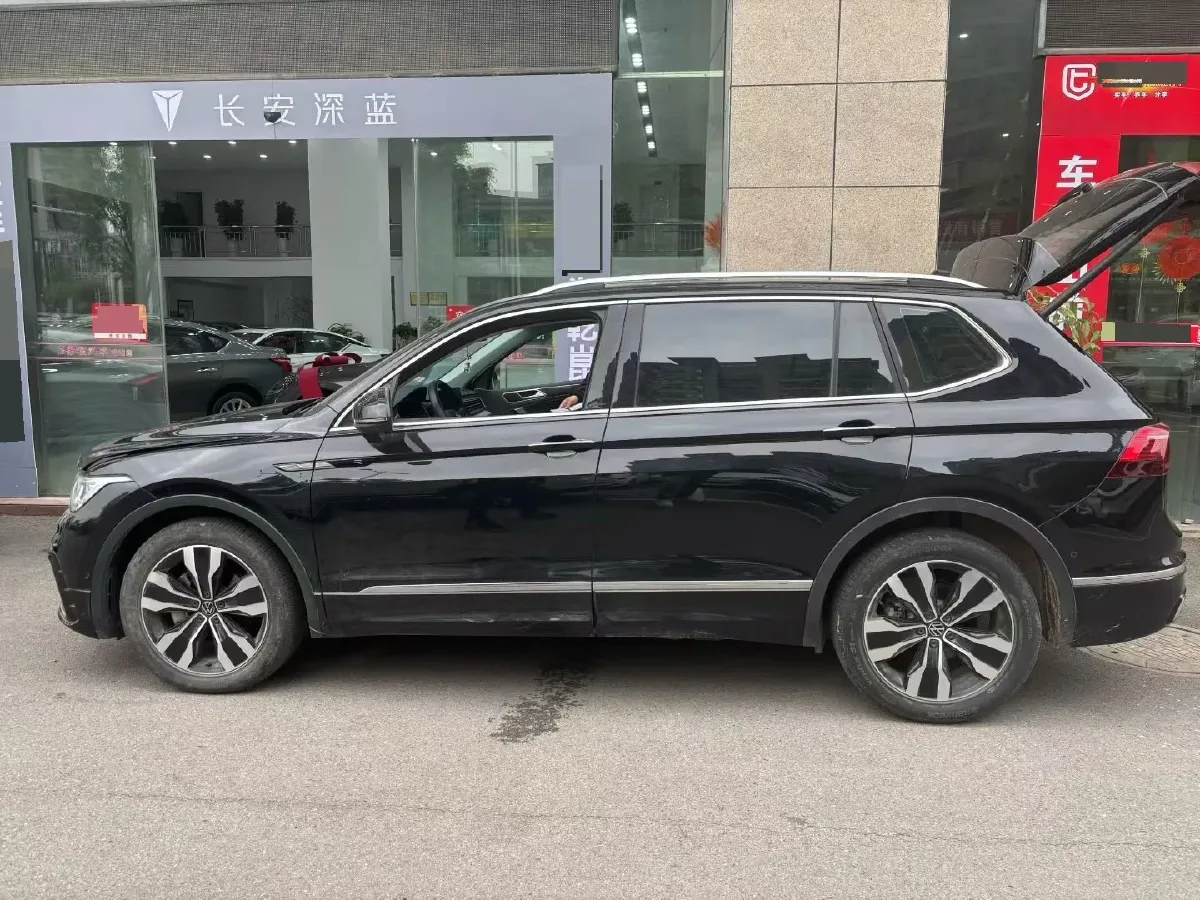 2024 Volkswagen Tiguan L 2.0T 186HP L4 7DCT,autocango,china used car exporter,china ev exporter,chinese used car exporter,chinese used ev exporter