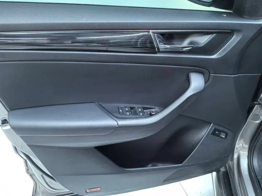 2018 Skoda Kodiak 2.0T 220HP L4 7DCT,autocango,china used car exporter,china ev exporter,chinese used car exporter,chinese used ev exporter