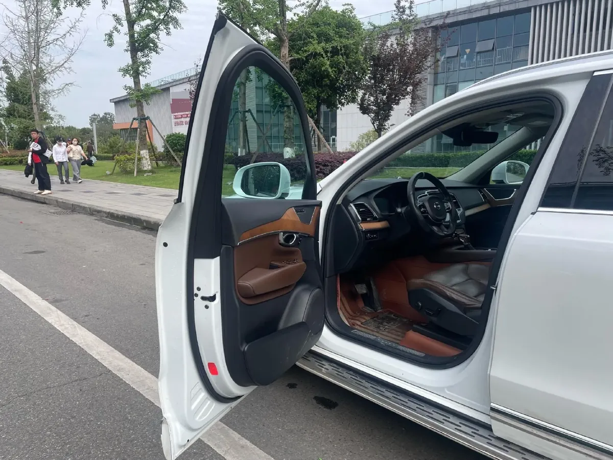 2019 Volvo XC90 2.0T 320HP L4 8AT,autocango,china used car exporter,china ev exporter,chinese used car exporter,chinese used ev exporter