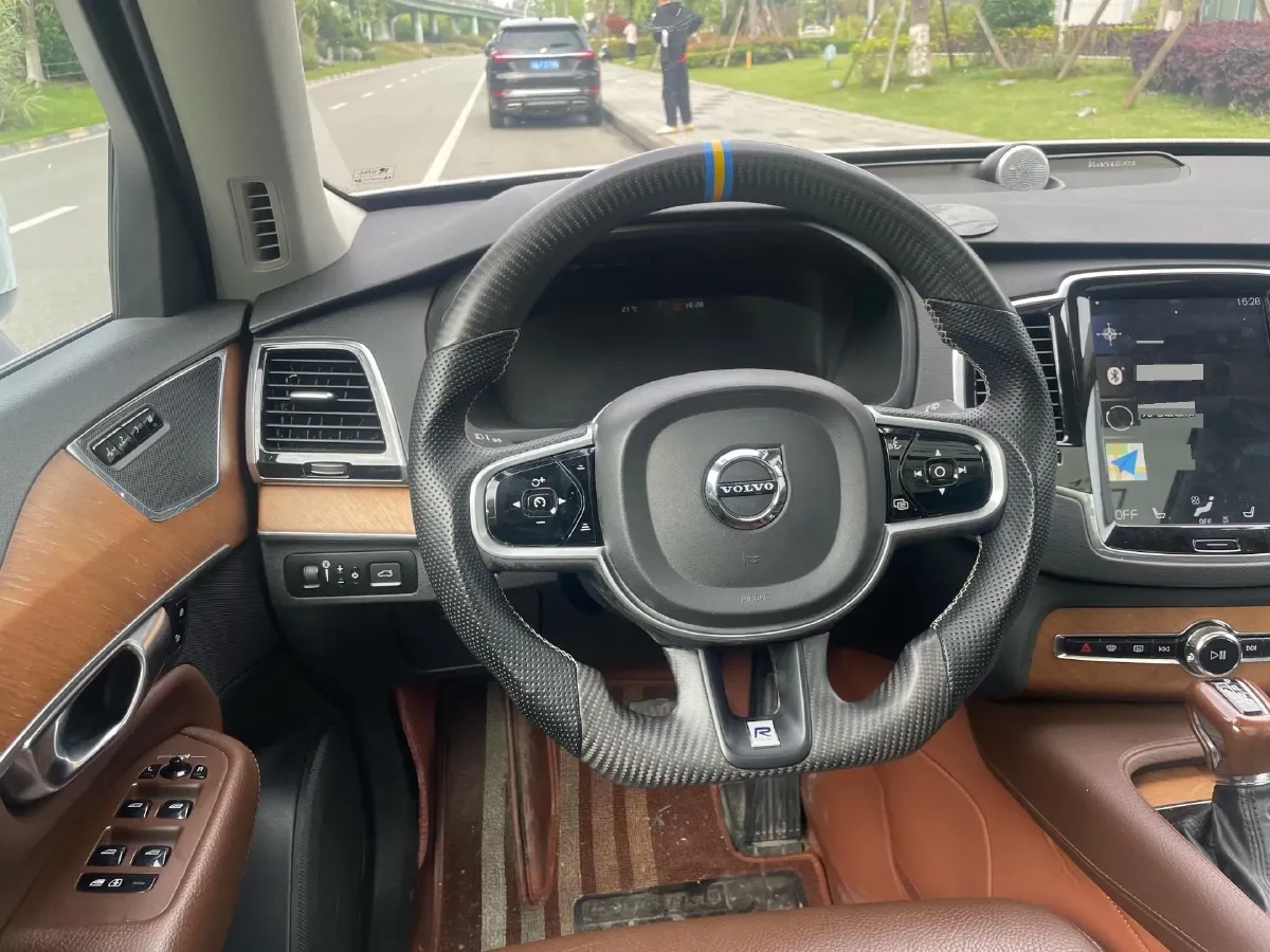 2019 Volvo XC90 2.0T 320HP L4 8AT,autocango,china used car exporter,china ev exporter,chinese used car exporter,chinese used ev exporter