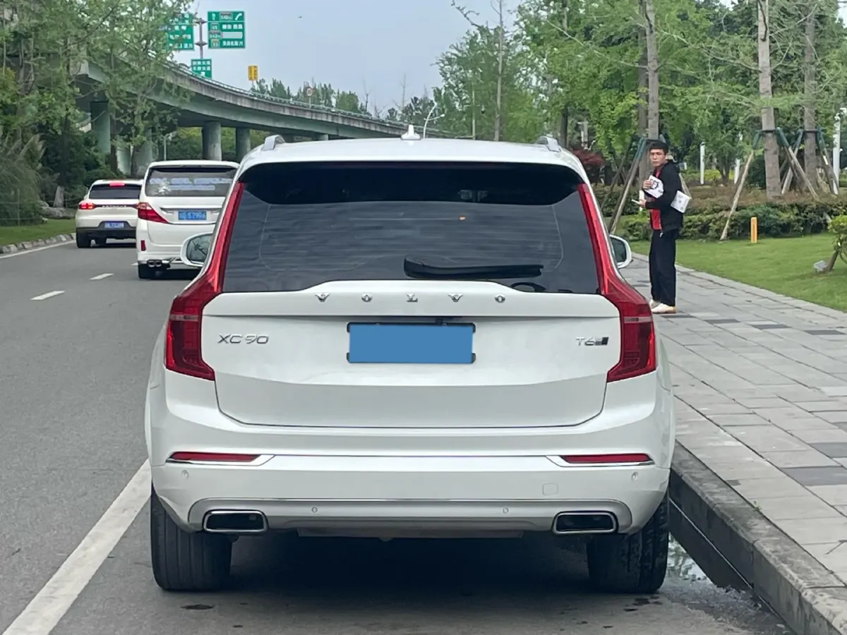 2019 Volvo XC90 2.0T 320HP L4 8AT,autocango,china used car exporter,china ev exporter,chinese used car exporter,chinese used ev exporter