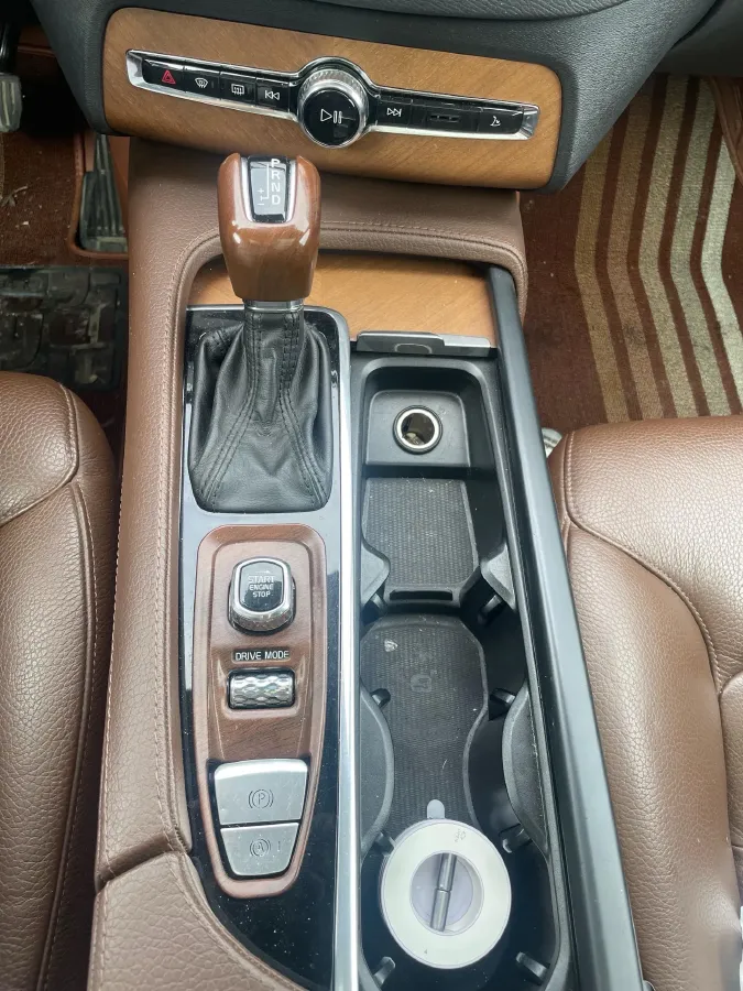 2019 Volvo XC90 2.0T 320HP L4 8AT,autocango,china used car exporter,china ev exporter,chinese used car exporter,chinese used ev exporter