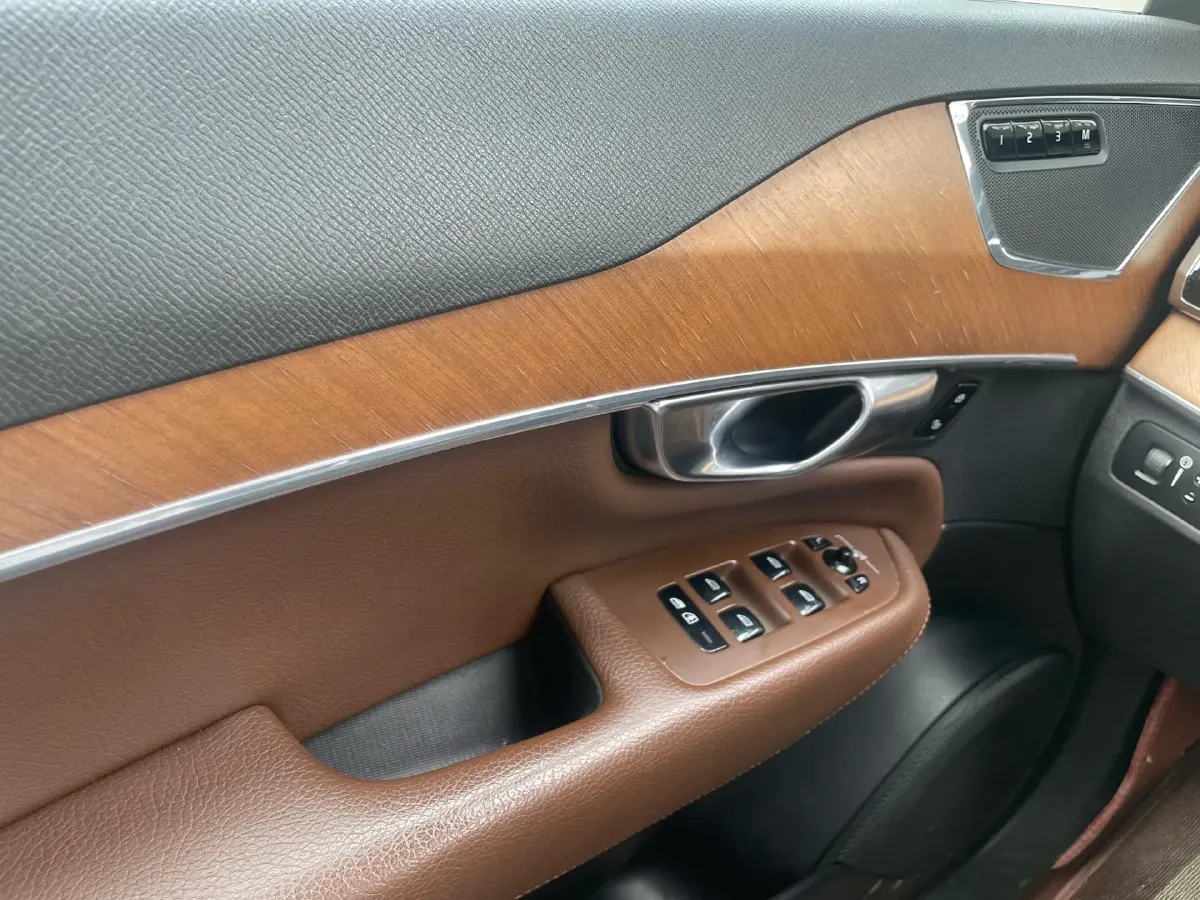 2019 Volvo XC90 2.0T 320HP L4 8AT,autocango,china used car exporter,china ev exporter,chinese used car exporter,chinese used ev exporter