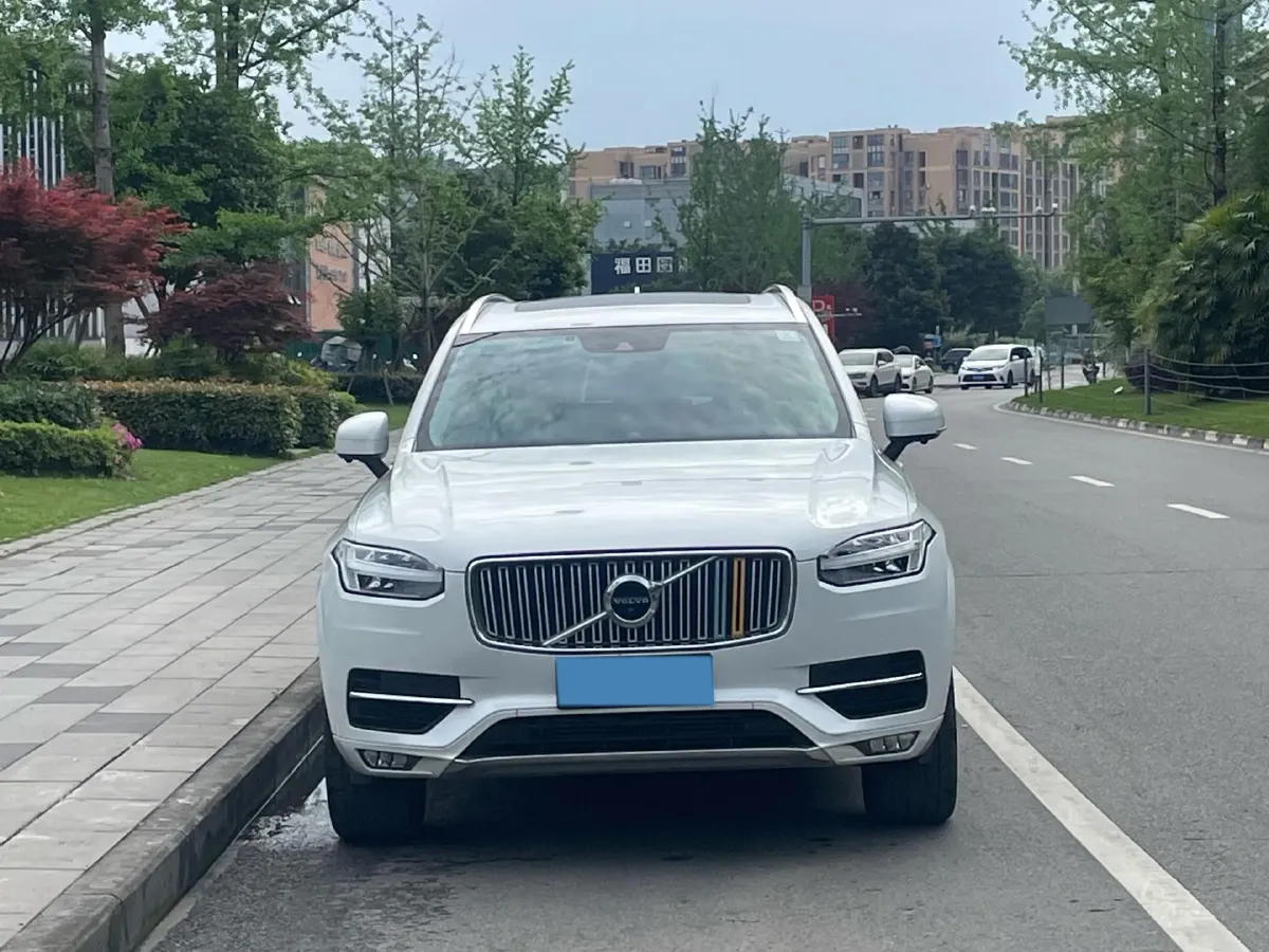 2019 Volvo XC90 2.0T 320HP L4 8AT,autocango,china used car exporter,china ev exporter,chinese used car exporter,chinese used ev exporter