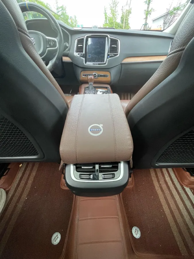 2019 Volvo XC90 2.0T 320HP L4 8AT,autocango,china used car exporter,china ev exporter,chinese used car exporter,chinese used ev exporter