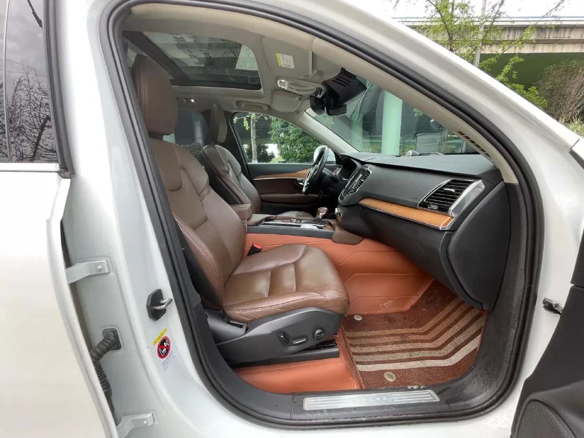 2019 Volvo XC90 2.0T 320HP L4 8AT,autocango,china used car exporter,china ev exporter,chinese used car exporter,chinese used ev exporter