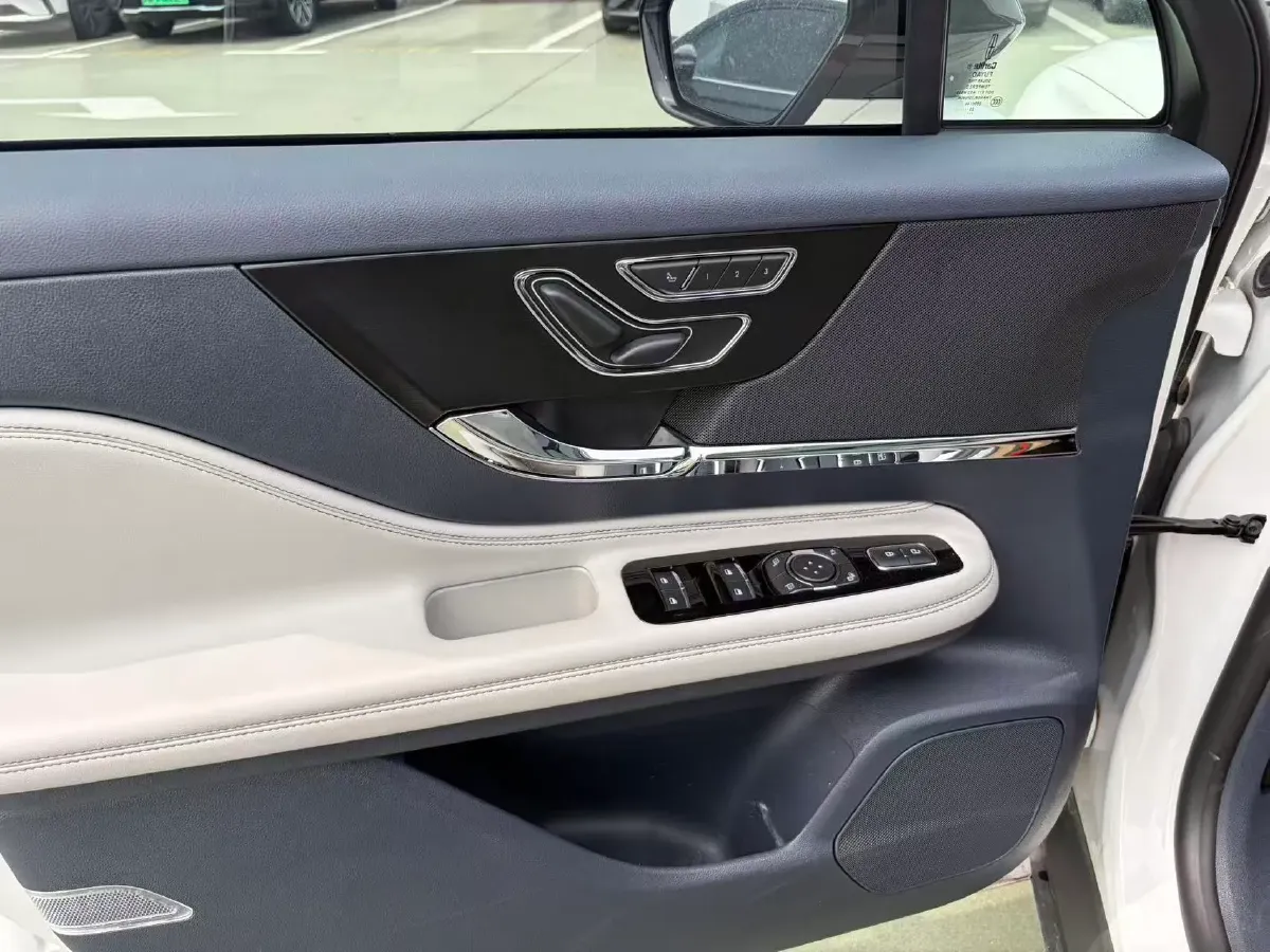 2023 Lincoln Corsair 2.0T 261HP L4 8AT,autocango,china used car exporter,china ev exporter,chinese used car exporter,chinese used ev exporter