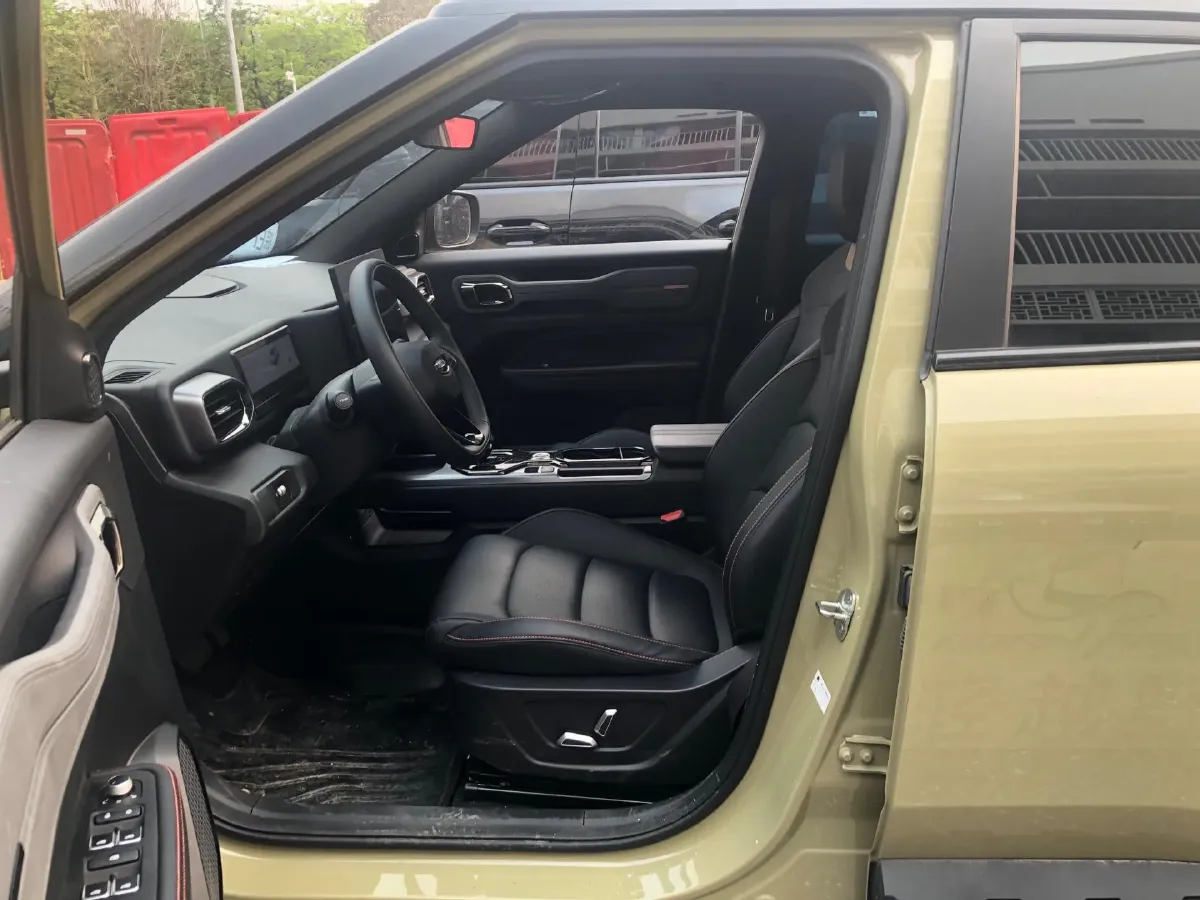 2025 Geely Cowboy 1.5T 181HP L4 7DCT,autocango,china used car exporter,china ev exporter,chinese used car exporter,chinese used ev exporter