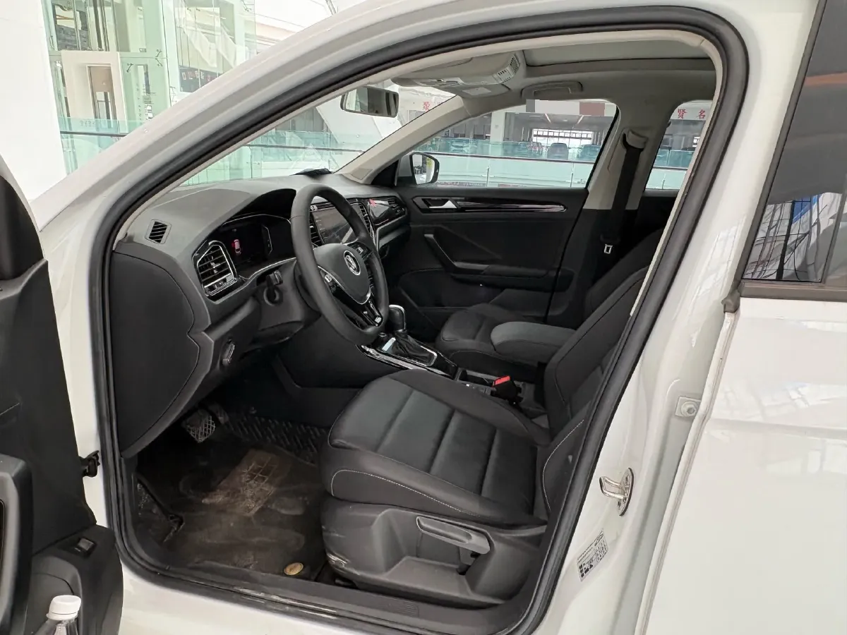 2021 Volkswagen T-Roc 1.4T 150HP L4 7DCT,autocango,china used car exporter,china ev exporter,chinese used car exporter,chinese used ev exporter