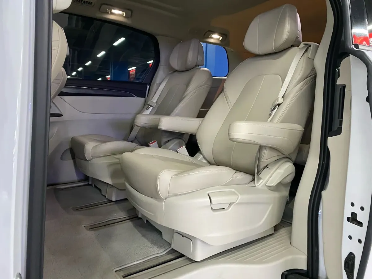 2022 Buick GL8 2.0T 237HP L4 9AT,autocango,china used car exporter,china ev exporter,chinese used car exporter,chinese used ev exporter