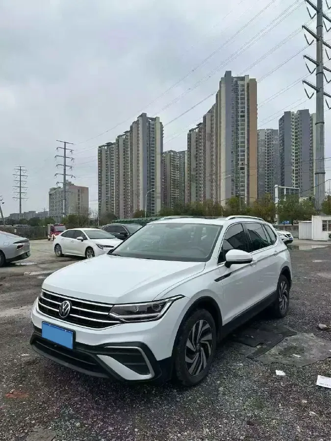 2023 Volkswagen Tiguan L 1.5T 160HP L4 7DCT,autocango,china used car exporter,china ev exporter,chinese used car exporter,chinese used ev exporter