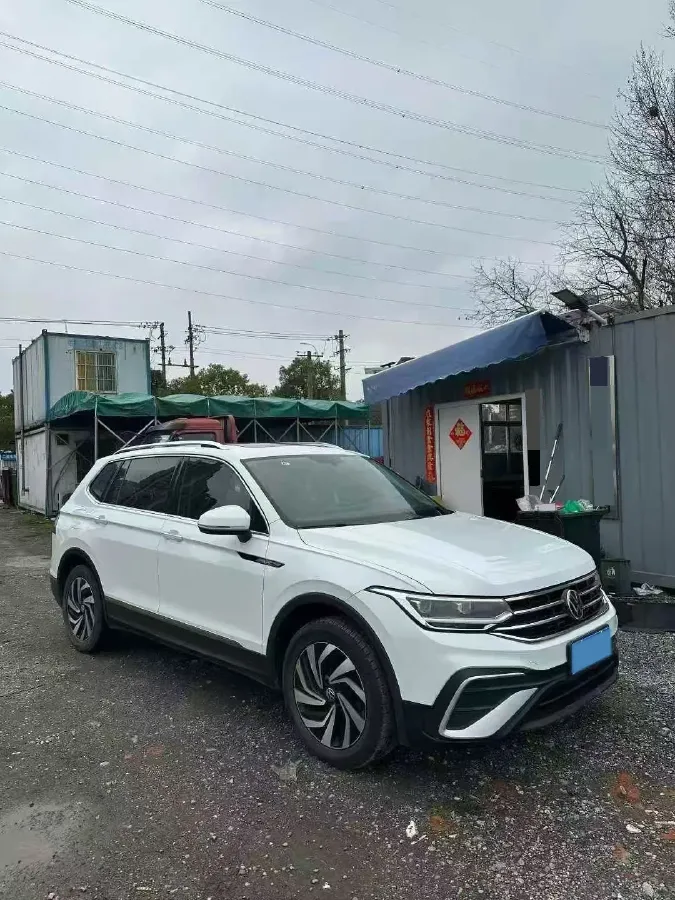 2023 Volkswagen Tiguan L 1.5T 160HP L4 7DCT,autocango,china used car exporter,china ev exporter,chinese used car exporter,chinese used ev exporter