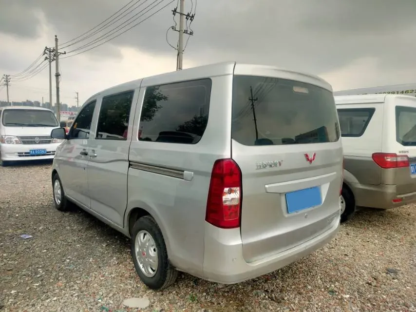 2019 WuLing RongGuang V 1.5L 99HP L4 6MT,autocango,china used car exporter,china ev exporter,chinese used car exporter,chinese used ev exporter