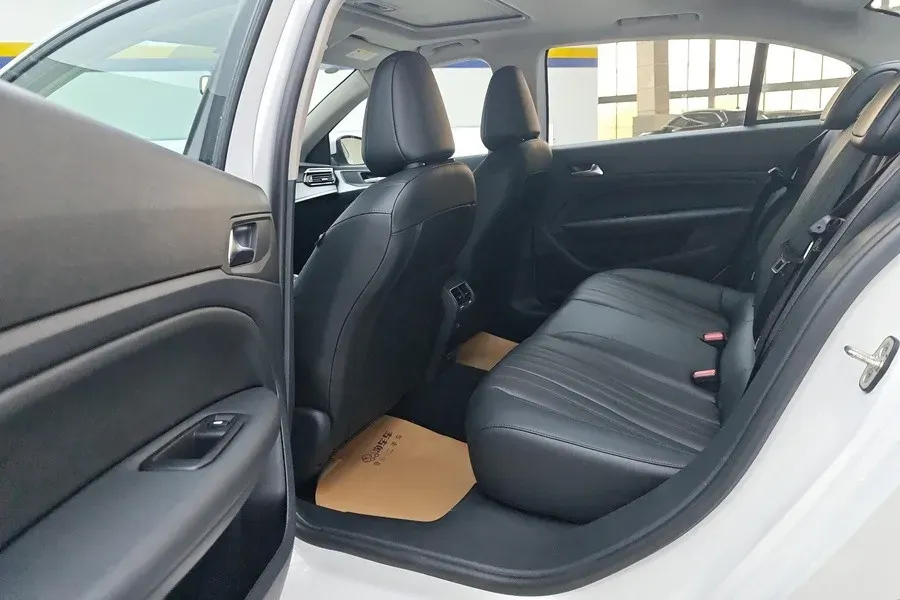 2022 Peugeot 408 1.6T 170HP L4 6AT,autocango,china used car exporter,china ev exporter,chinese used car exporter,chinese used ev exporter