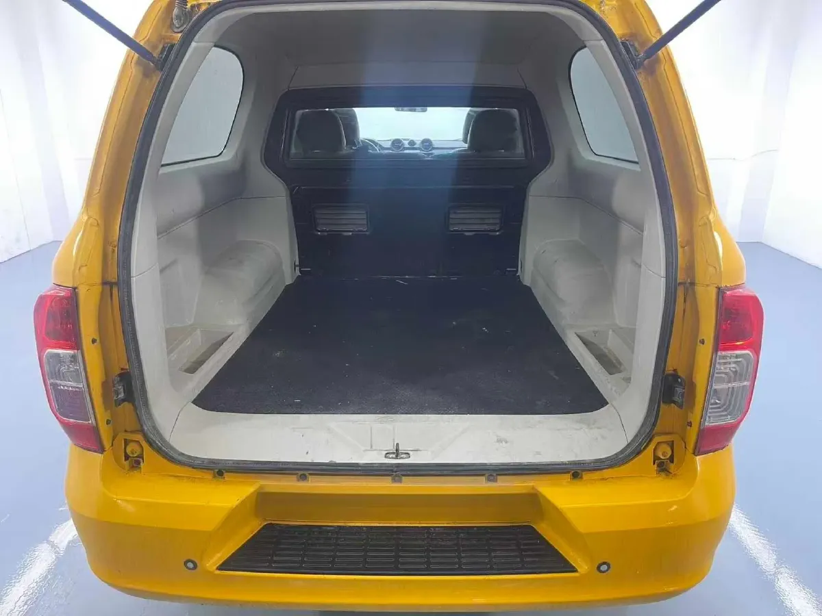 2022 Dongfeng RuiQi 6 BEV 60.16KWH,autocango,china used car exporter,china ev exporter,chinese used car exporter,chinese used ev exporter