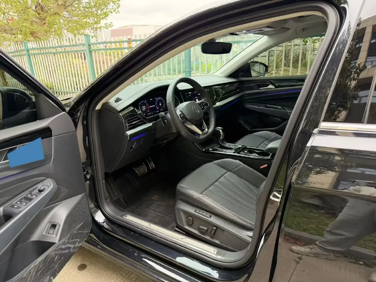 2024 Volkswagen Passat 2.0T 220HP L4 7DCT,autocango,china used car exporter,china ev exporter,chinese used car exporter,chinese used ev exporter