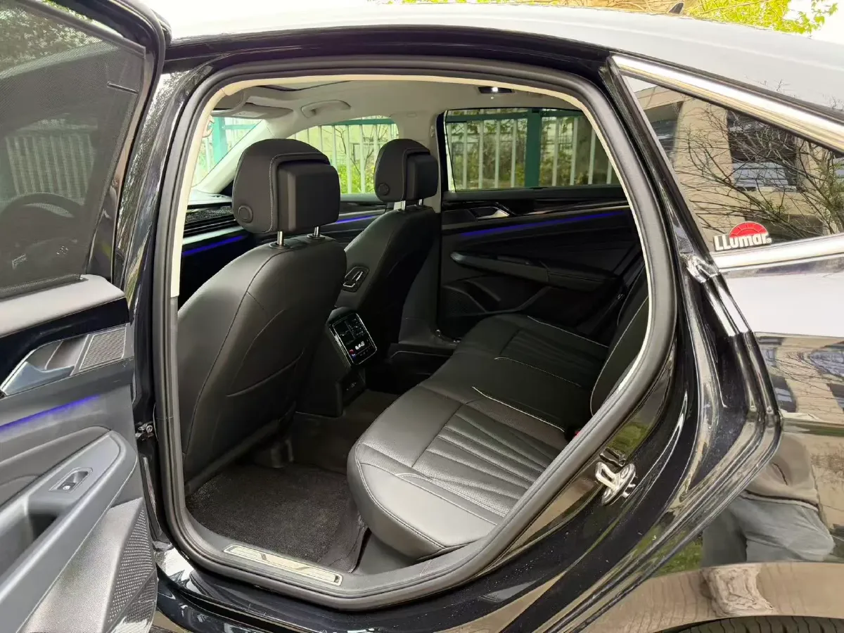 2024 Volkswagen Passat 2.0T 220HP L4 7DCT,autocango,china used car exporter,china ev exporter,chinese used car exporter,chinese used ev exporter