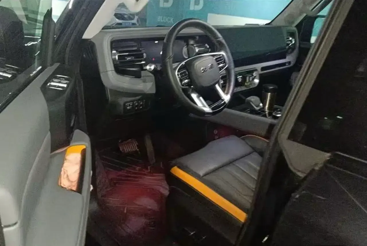 2024 Beijing BJ40 2.0T 245HP L4 8AT,autocango,china used car exporter,china ev exporter,chinese used car exporter,chinese used ev exporter