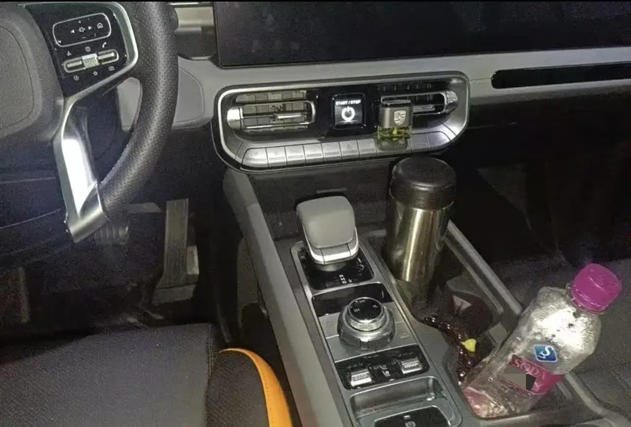 2024 Beijing BJ40 2.0T 245HP L4 8AT,autocango,china used car exporter,china ev exporter,chinese used car exporter,chinese used ev exporter