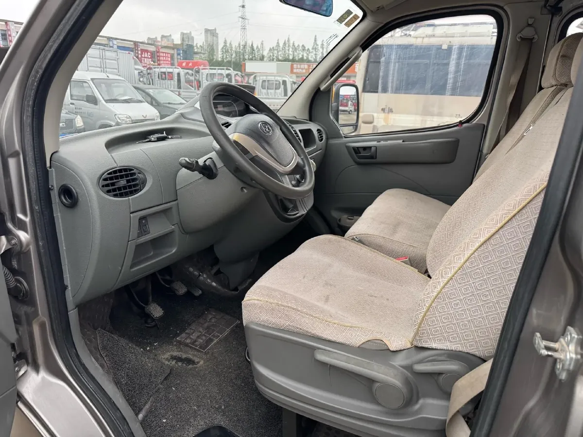 2013 MAXUS XinTu V80 2.5T 136HP L4 5MT,autocango,china used car exporter,china ev exporter,chinese used car exporter,chinese used ev exporter