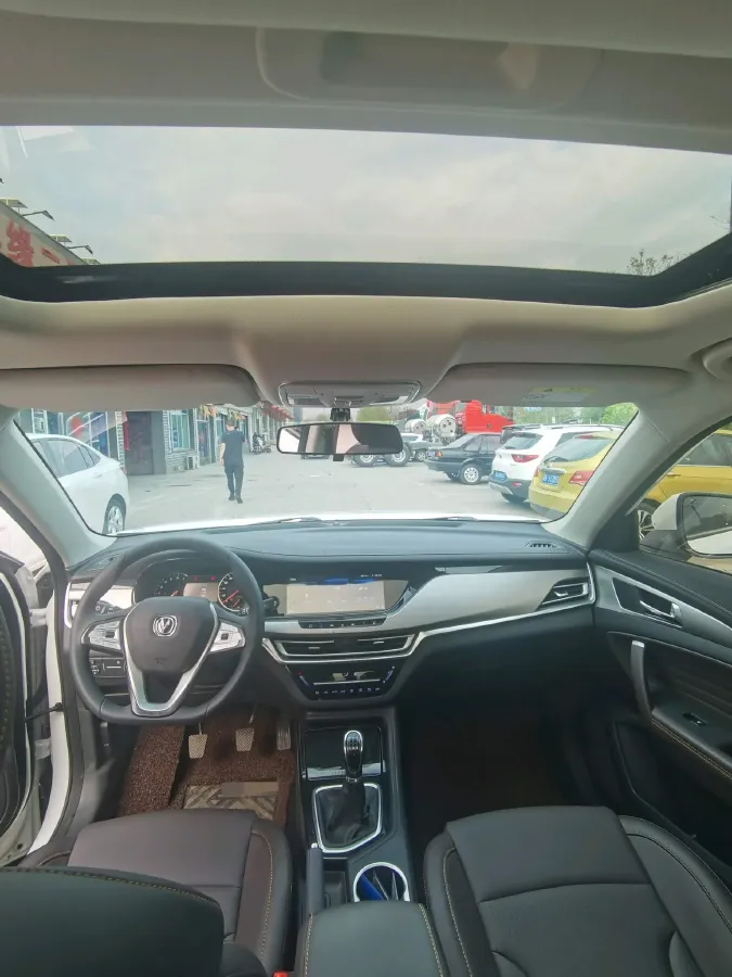 2019 ChangAn CS35 Plus 1.6L 128HP L4 5MT,autocango,china used car exporter,china ev exporter,chinese used car exporter,chinese used ev exporter