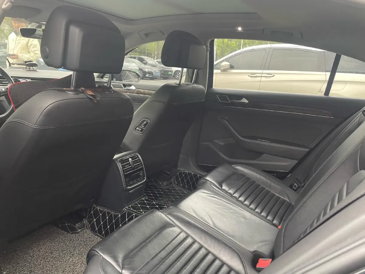 2018 Volkswagen Magotan 1.8T 180HP L4 7DCT,autocango,china used car exporter,china ev exporter,chinese used car exporter,chinese used ev exporter