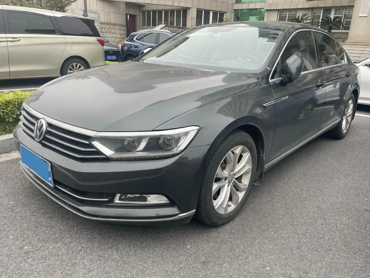 2018 Volkswagen Magotan 1.8T 180HP L4 7DCT,autocango,china used car exporter,china ev exporter,chinese used car exporter,chinese used ev exporter