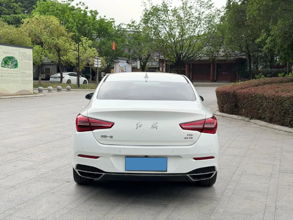 2022 HongQi H5 1.8T 197HP L4 6AT,autocango,china used car exporter,china ev exporter,chinese used car exporter,chinese used ev exporter