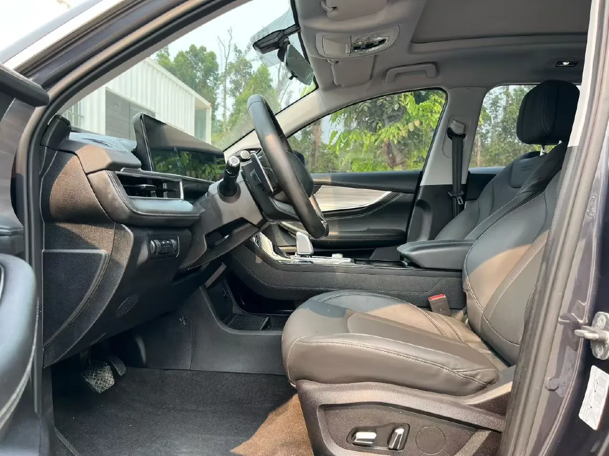 2021 Chery Tiggo 8 Plus 1.6T 197HP L4 7DCT,autocango,china used car exporter,china ev exporter,chinese used car exporter,chinese used ev exporter