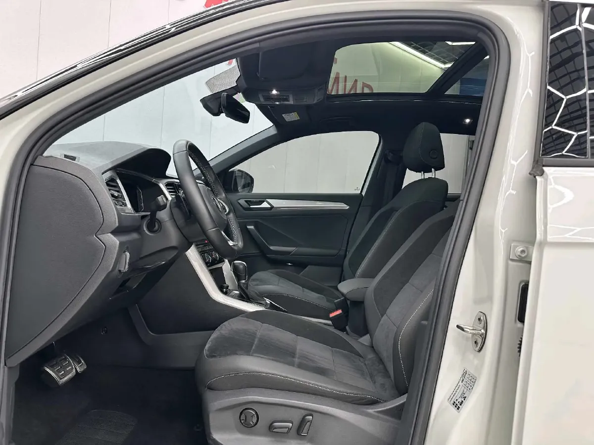 2022 Volkswagen T-Roc 1.4T 150HP L4 7DCT,autocango,china used car exporter,china ev exporter,chinese used car exporter,chinese used ev exporter