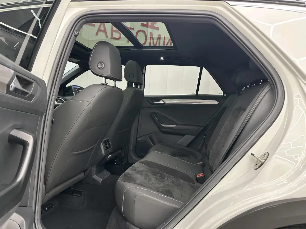 2022 Volkswagen T-Roc 1.4T 150HP L4 7DCT,autocango,china used car exporter,china ev exporter,chinese used car exporter,chinese used ev exporter