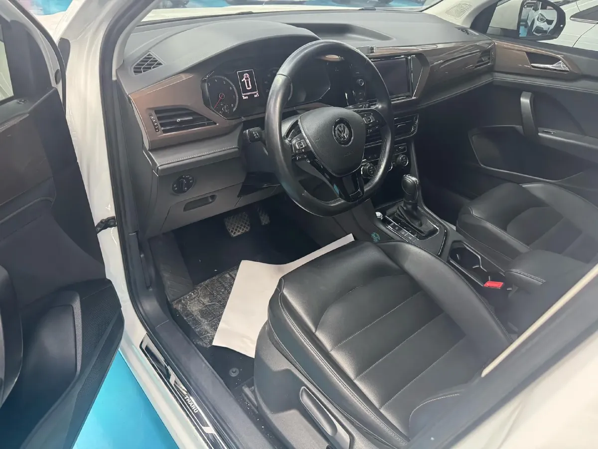 2019 MINI MINI 1.5T 102HP L3 7DCT,autocango,china used car exporter,china ev exporter,chinese used car exporter,chinese used ev exporter