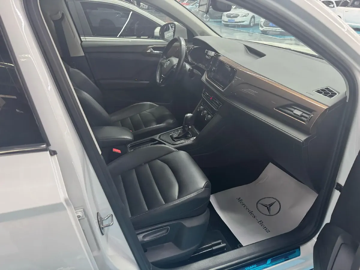 2019 MINI MINI 1.5T 102HP L3 7DCT,autocango,china used car exporter,china ev exporter,chinese used car exporter,chinese used ev exporter