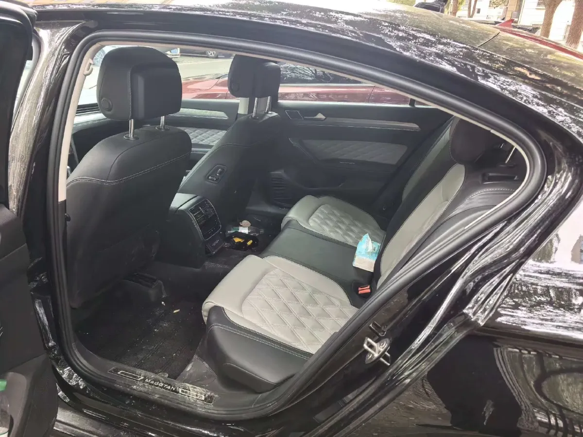 2023 Volkswagen Magotan 2.0T 186HP L4 7DCT,autocango,china used car exporter,china ev exporter,chinese used car exporter,chinese used ev exporter