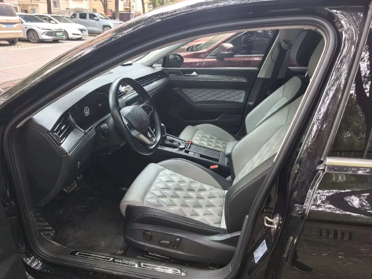 2023 Volkswagen Magotan 2.0T 186HP L4 7DCT,autocango,china used car exporter,china ev exporter,chinese used car exporter,chinese used ev exporter