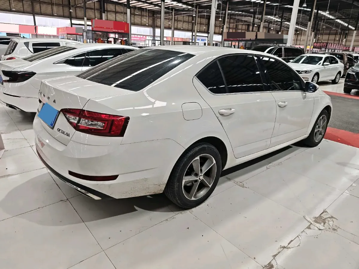 2021 Skoda Octavia 1.5L 113HP L4 6AT,autocango,china used car exporter,china ev exporter,chinese used car exporter,chinese used ev exporter