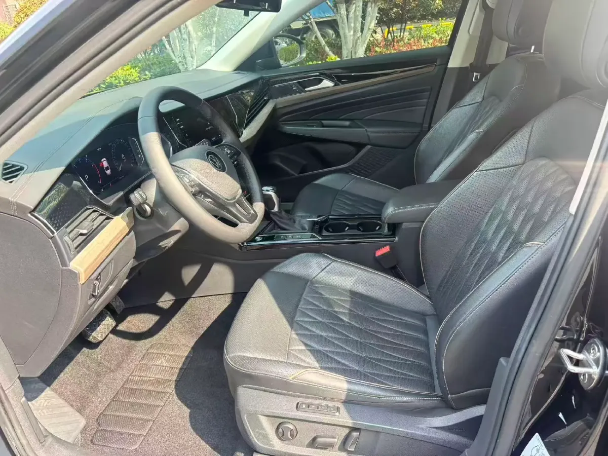 2021 Volkswagen Passat 2.0T 220HP L4 7DCT,autocango,china used car exporter,china ev exporter,chinese used car exporter,chinese used ev exporter