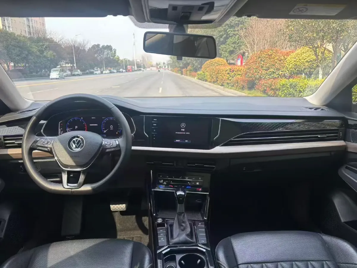 2021 Volkswagen Passat 2.0T 220HP L4 7DCT,autocango,china used car exporter,china ev exporter,chinese used car exporter,chinese used ev exporter