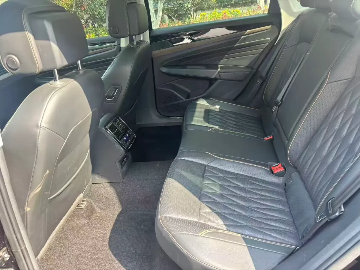 2021 Volkswagen Passat 2.0T 220HP L4 7DCT,autocango,china used car exporter,china ev exporter,chinese used car exporter,chinese used ev exporter