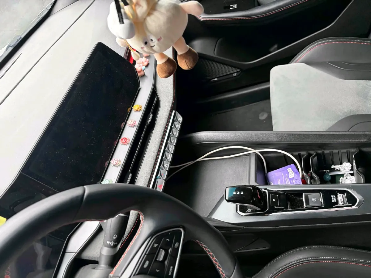 2022 Geely Binray 1.5T 181HP L4 7DCT,autocango,china used car exporter,china ev exporter,chinese used car exporter,chinese used ev exporter