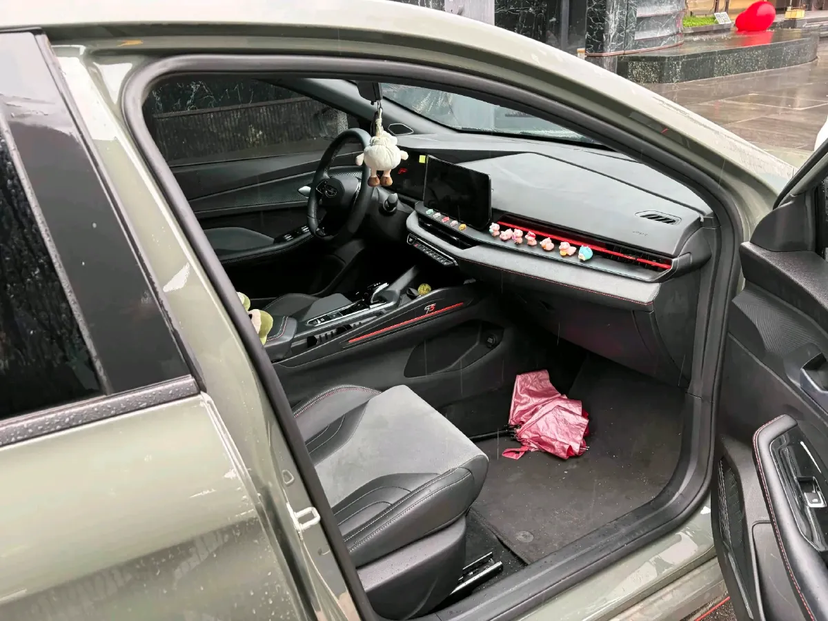 2022 Geely Binray 1.5T 181HP L4 7DCT,autocango,china used car exporter,china ev exporter,chinese used car exporter,chinese used ev exporter