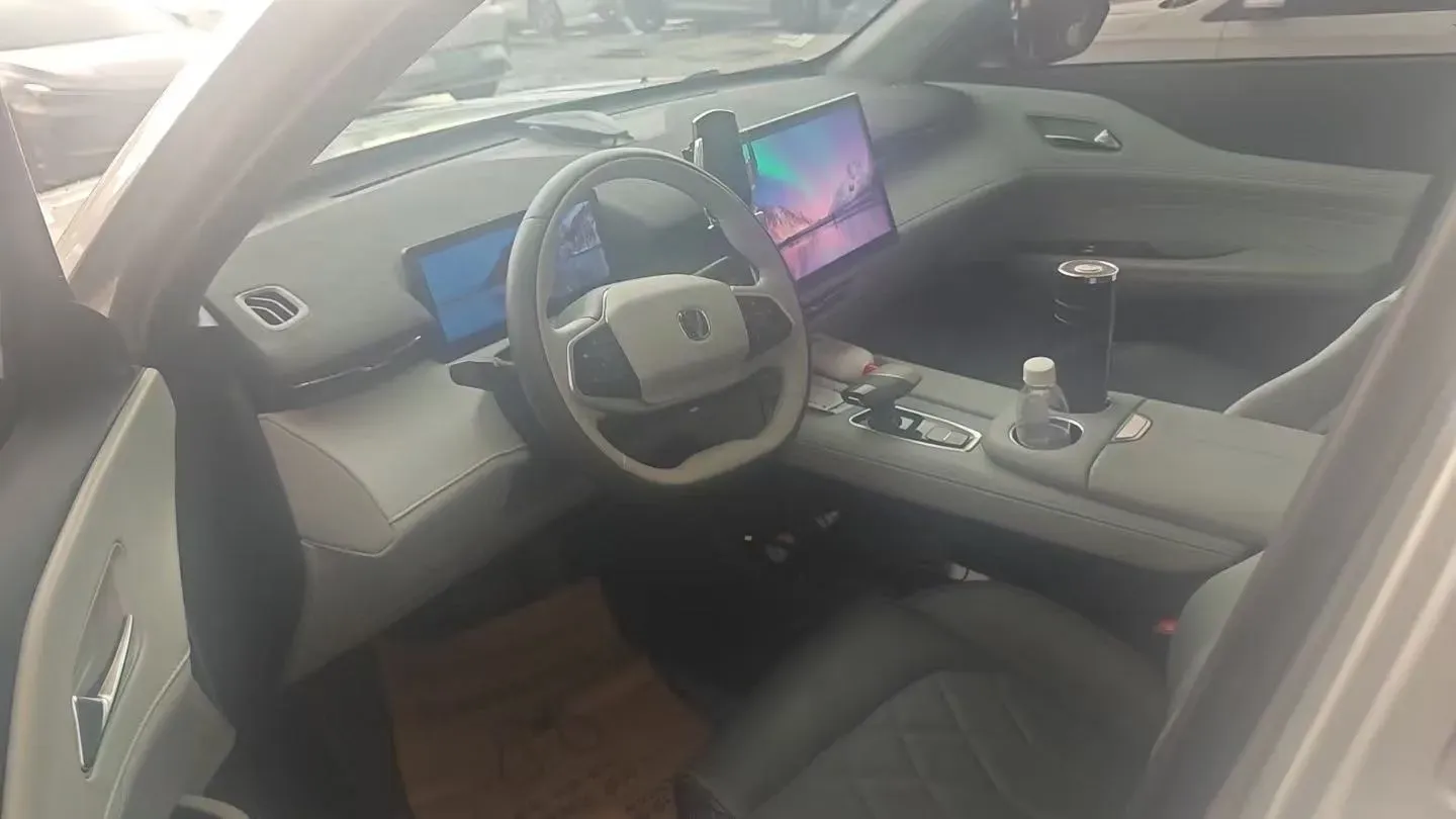 2024 ChangAn UNI-Z 1.5L 98HP L4 E-CVT PHEV 18.4KWH,autocango,china used car exporter,china ev exporter,chinese used car exporter,chinese used ev exporter