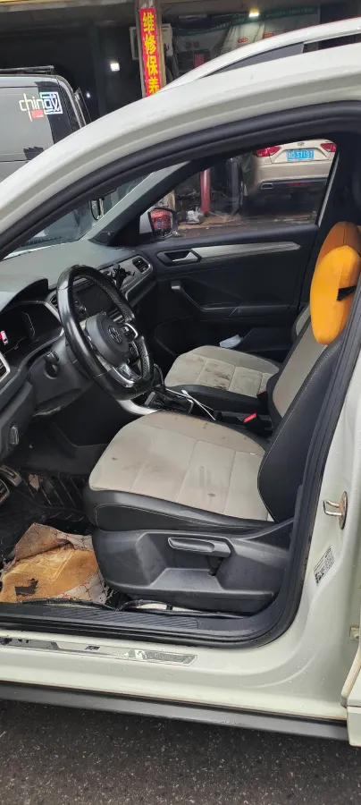 2020 Volkswagen T-Roc 1.4T 150HP L4 7DCT,autocango,china used car exporter,china ev exporter,chinese used car exporter,chinese used ev exporter