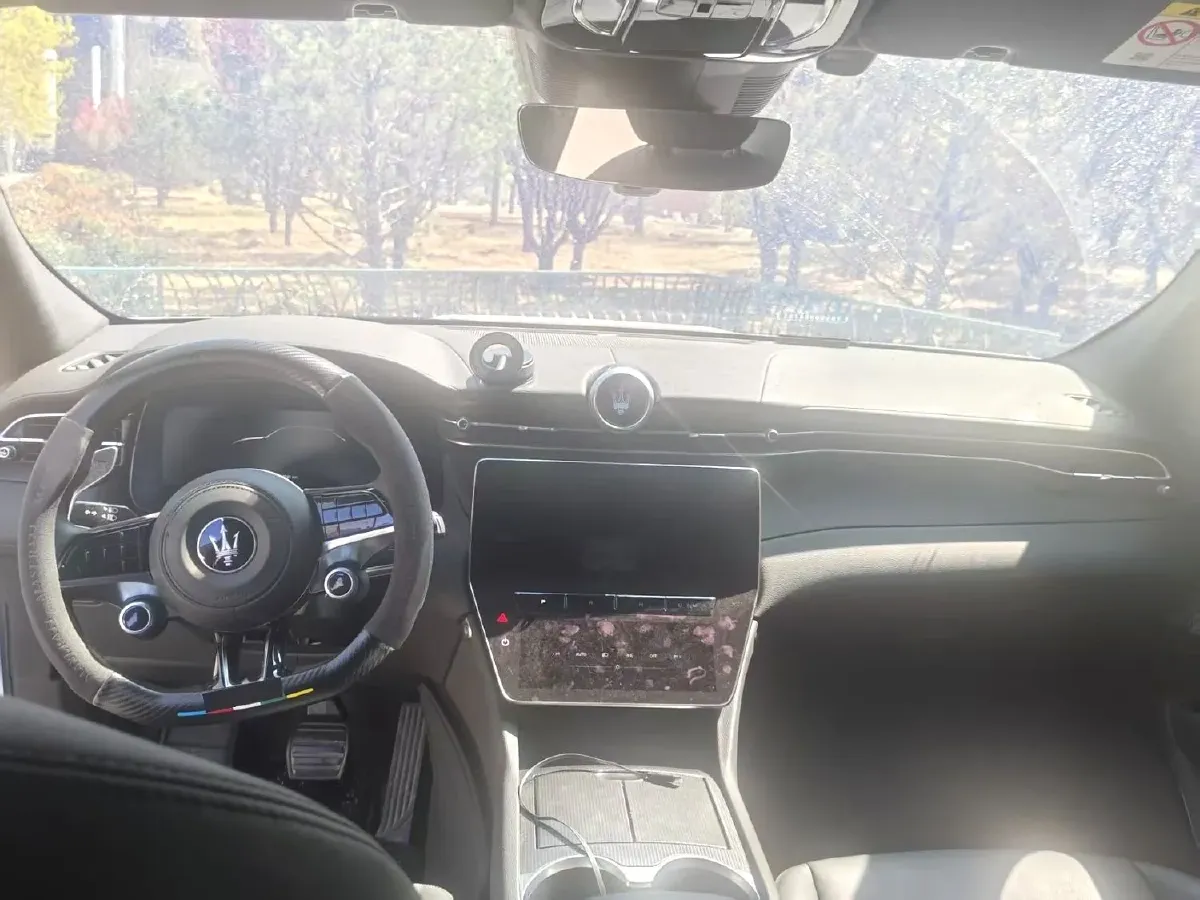 2022 Maserati Levante 2.0T 330HP L4 8AT,autocango,china used car exporter,china ev exporter,chinese used car exporter,chinese used ev exporter