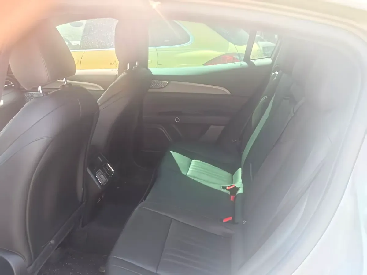 2022 Maserati Levante 2.0T 330HP L4 8AT,autocango,china used car exporter,china ev exporter,chinese used car exporter,chinese used ev exporter