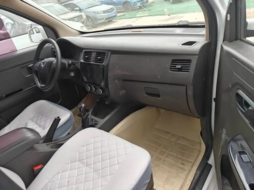 2016 WuLing RongGuang V 1.5L 112HP L4 5MT,autocango,china used car exporter,china ev exporter,chinese used car exporter,chinese used ev exporter