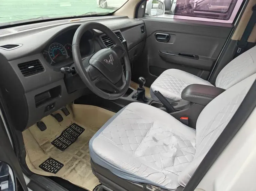 2016 WuLing RongGuang V 1.5L 112HP L4 5MT,autocango,china used car exporter,china ev exporter,chinese used car exporter,chinese used ev exporter